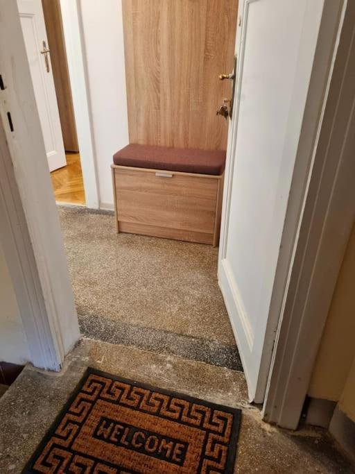 Cozy Apartment Near City Center Бухарест Экстерьер фото