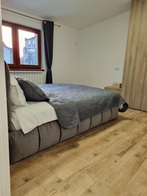 Cozy Apartment Near City Center Бухарест Экстерьер фото