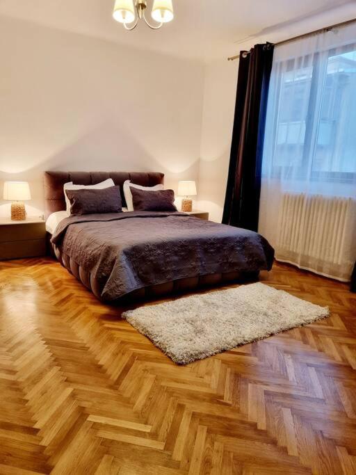 Cozy Apartment Near City Center Бухарест Экстерьер фото