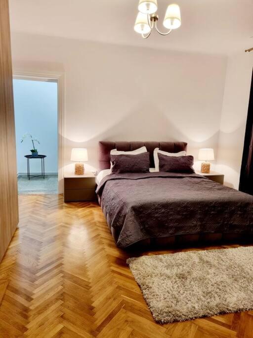Cozy Apartment Near City Center Бухарест Экстерьер фото