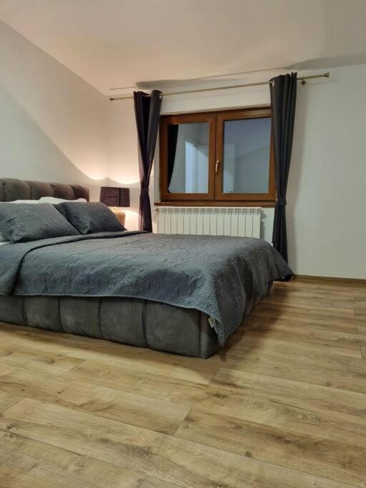 Cozy Apartment Near City Center Бухарест Экстерьер фото