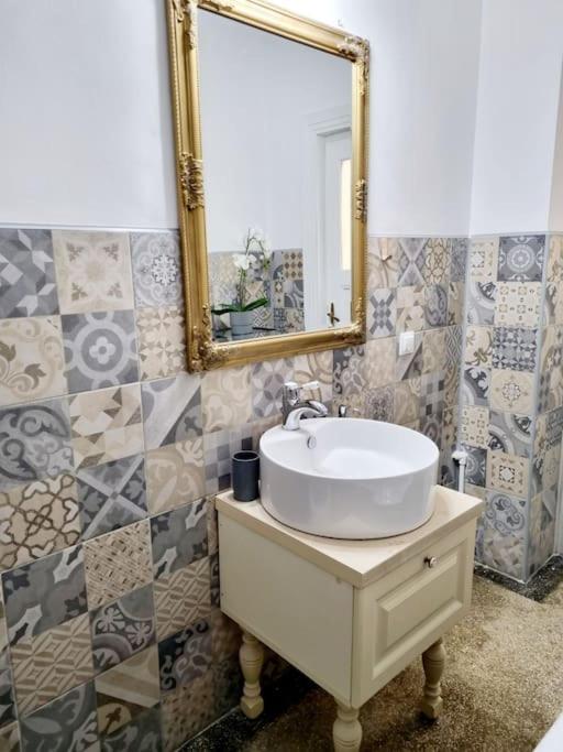 Cozy Apartment Near City Center Бухарест Экстерьер фото