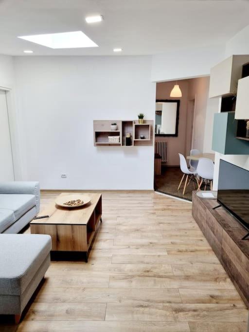 Cozy Apartment Near City Center Бухарест Экстерьер фото
